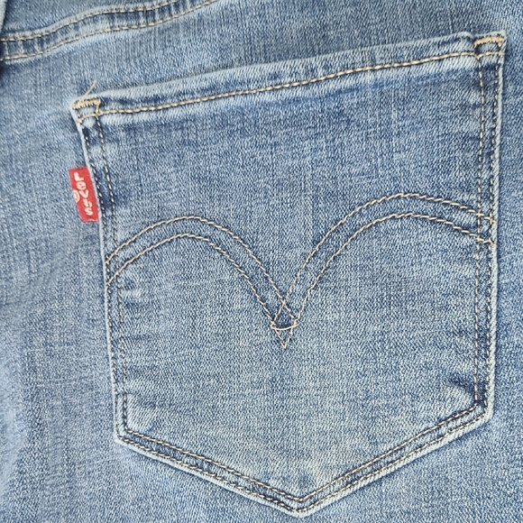 Levi's Blue Jean Denim Classic Shorts Mid Length 6.5" inseam Women's Size 28 EUC - Picture 3 of 11